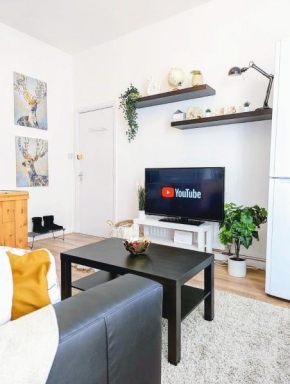 Cozy Luxury 1 Bedroom Apartment with Parking